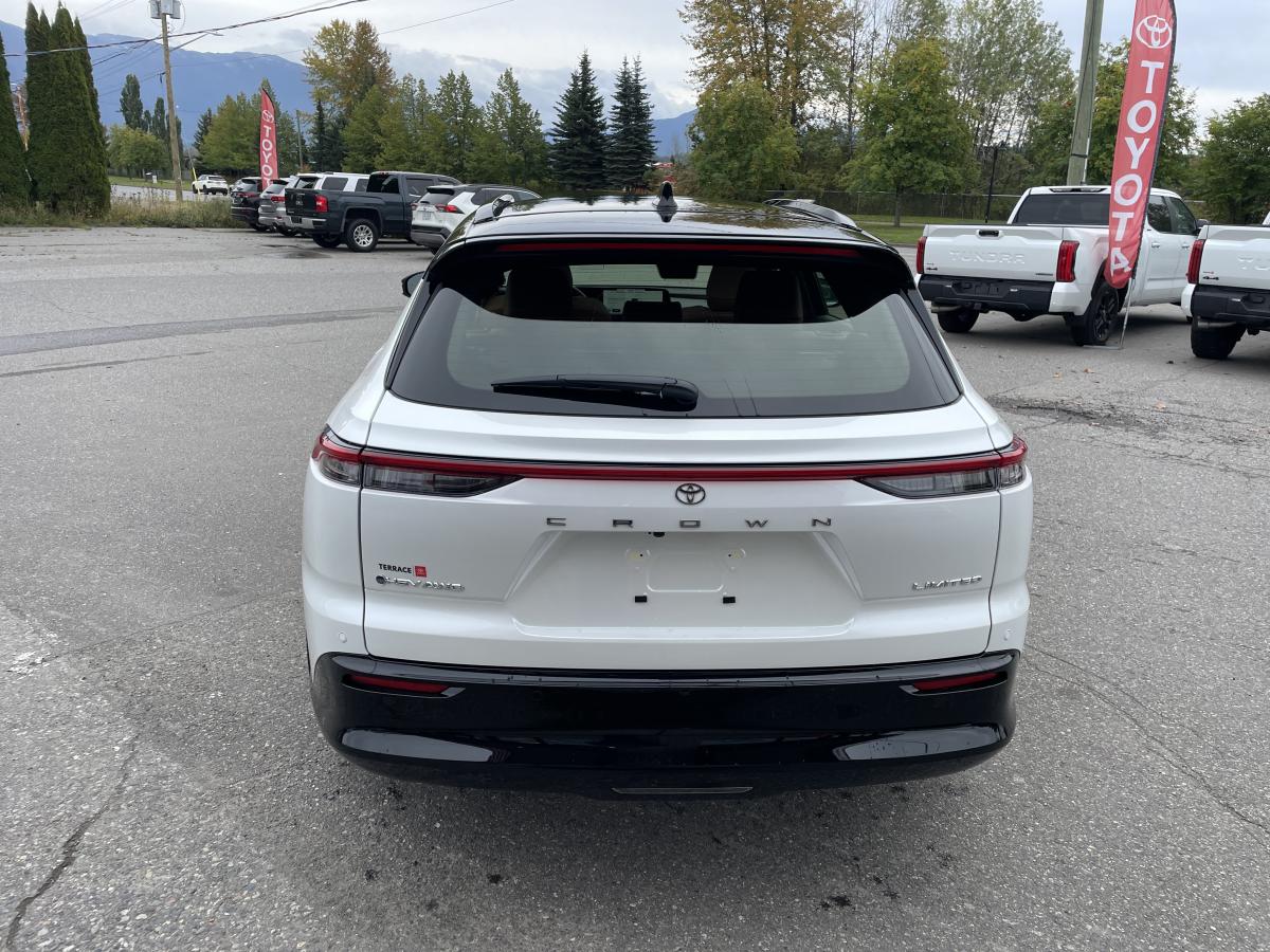 2025 Toyota Crown Signia Limited photo 2