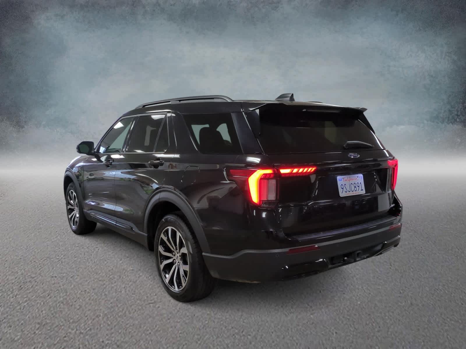 2025 Ford Explorer ST-Line photo 4