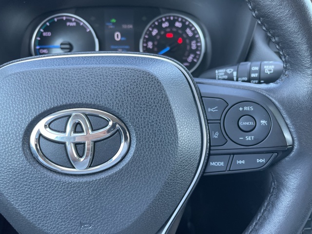 2020 Toyota RAV4 Hybrid XLE photo 17
