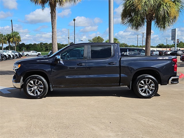 2022 Chevrolet Silverado 1500 LT photo 3
