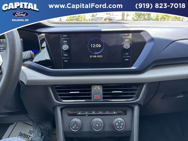 2022 Volkswagen Taos SE photo 23