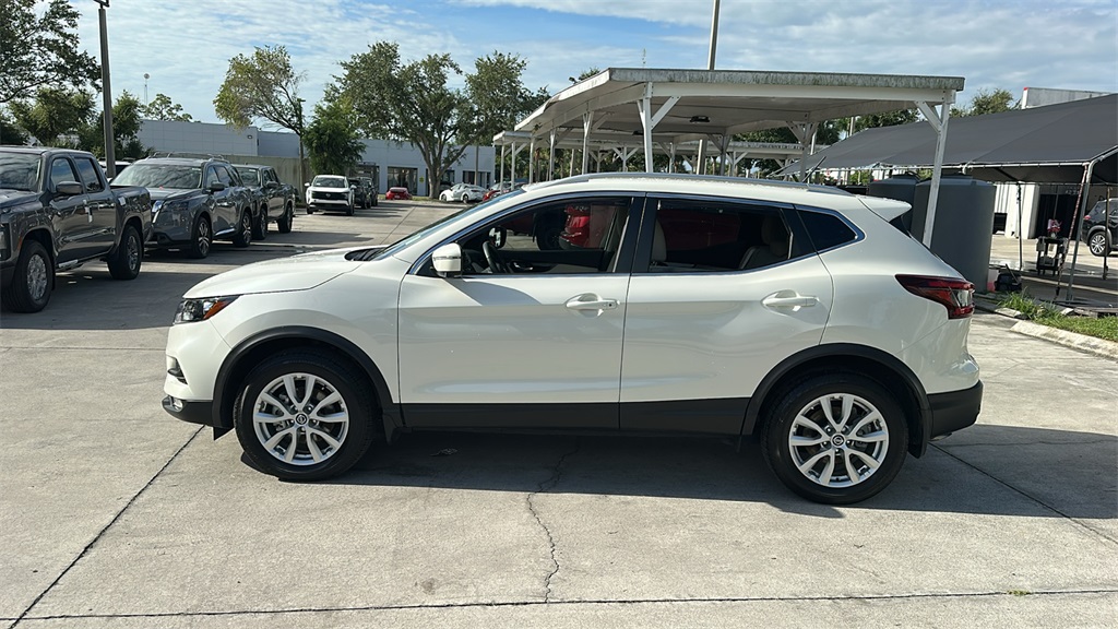 2022 Nissan Rogue Sport SV photo 2