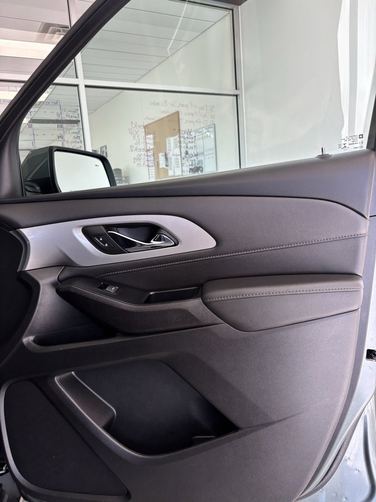 2023 Chevrolet Traverse Cloth photo 13