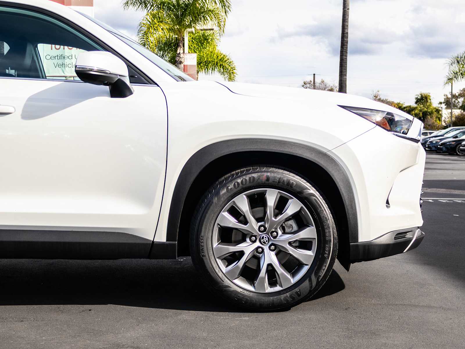 2024 Toyota Highlander Hybrid Limited photo 4