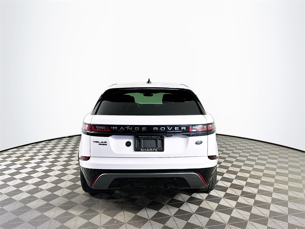 Used 2018 Fuji White Land Rover SE R-Dynamic image 6