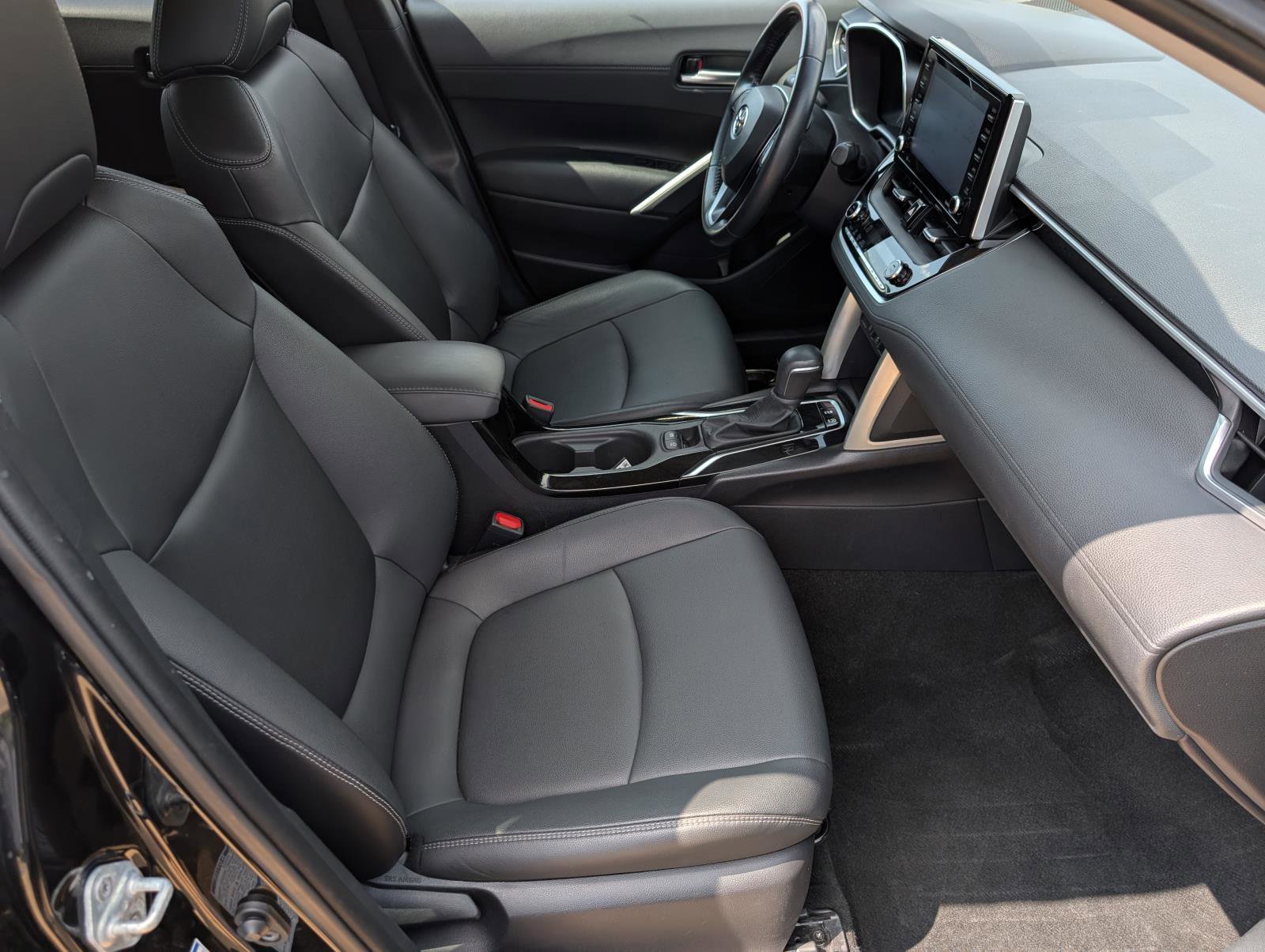 2022 Toyota Corolla Cross XLE photo 33