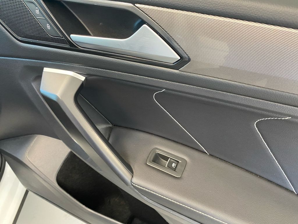 2024 Volkswagen Tiguan SE photo 15