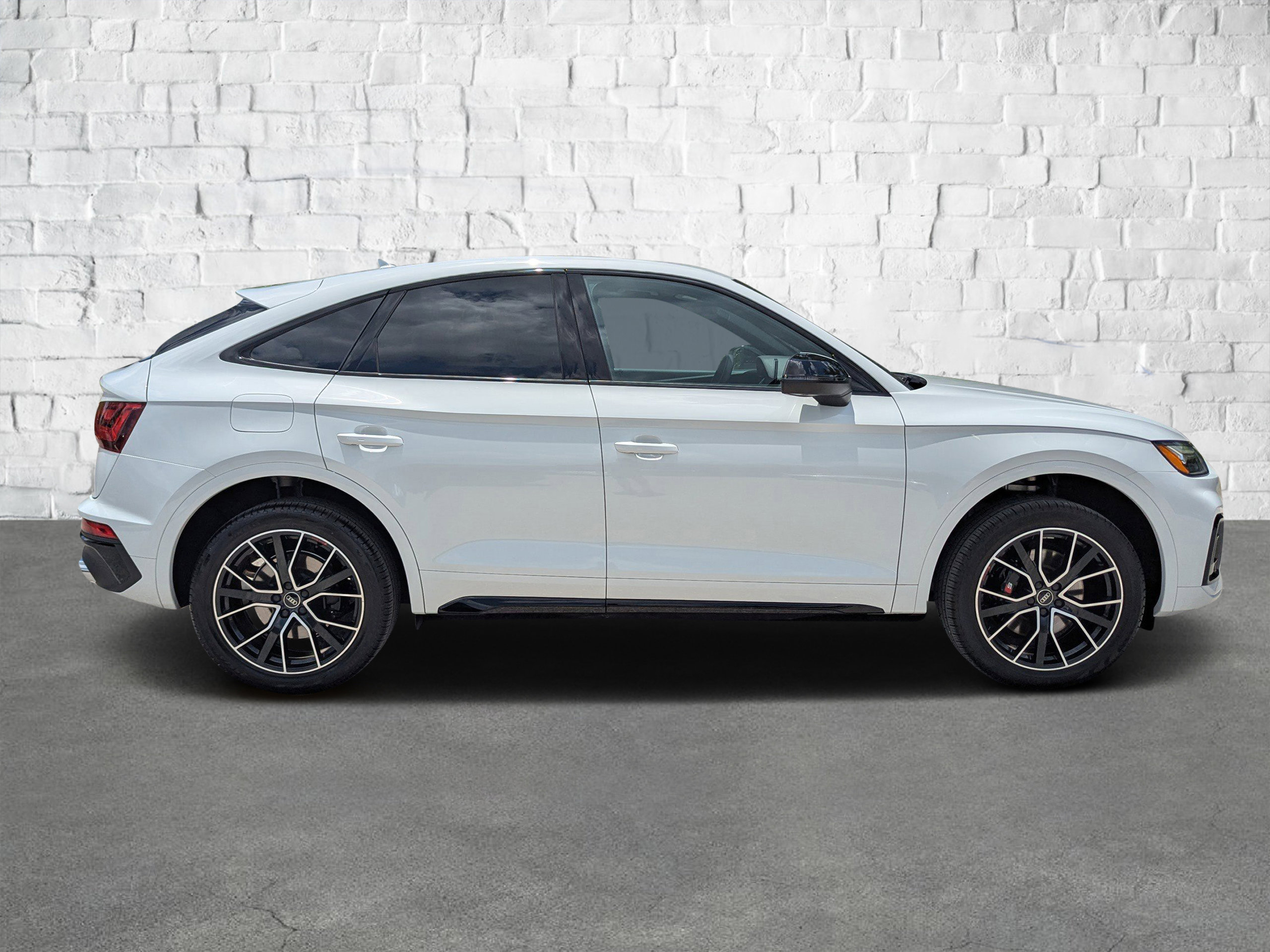 2024 Audi SQ5 Premium Plus photo 2