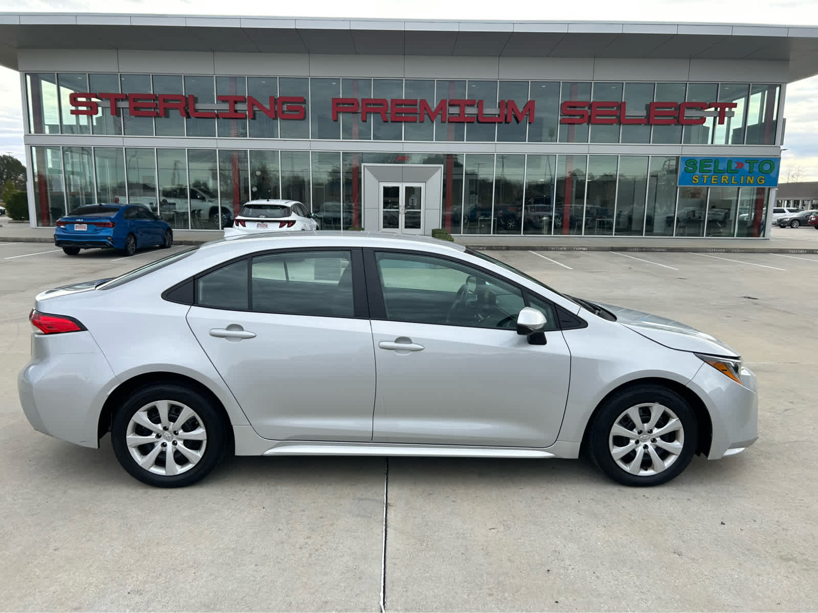 2024 Toyota Corolla LE's photo