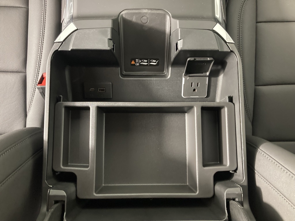 2025 Chevrolet Silverado 2500HD LTZ photo 9