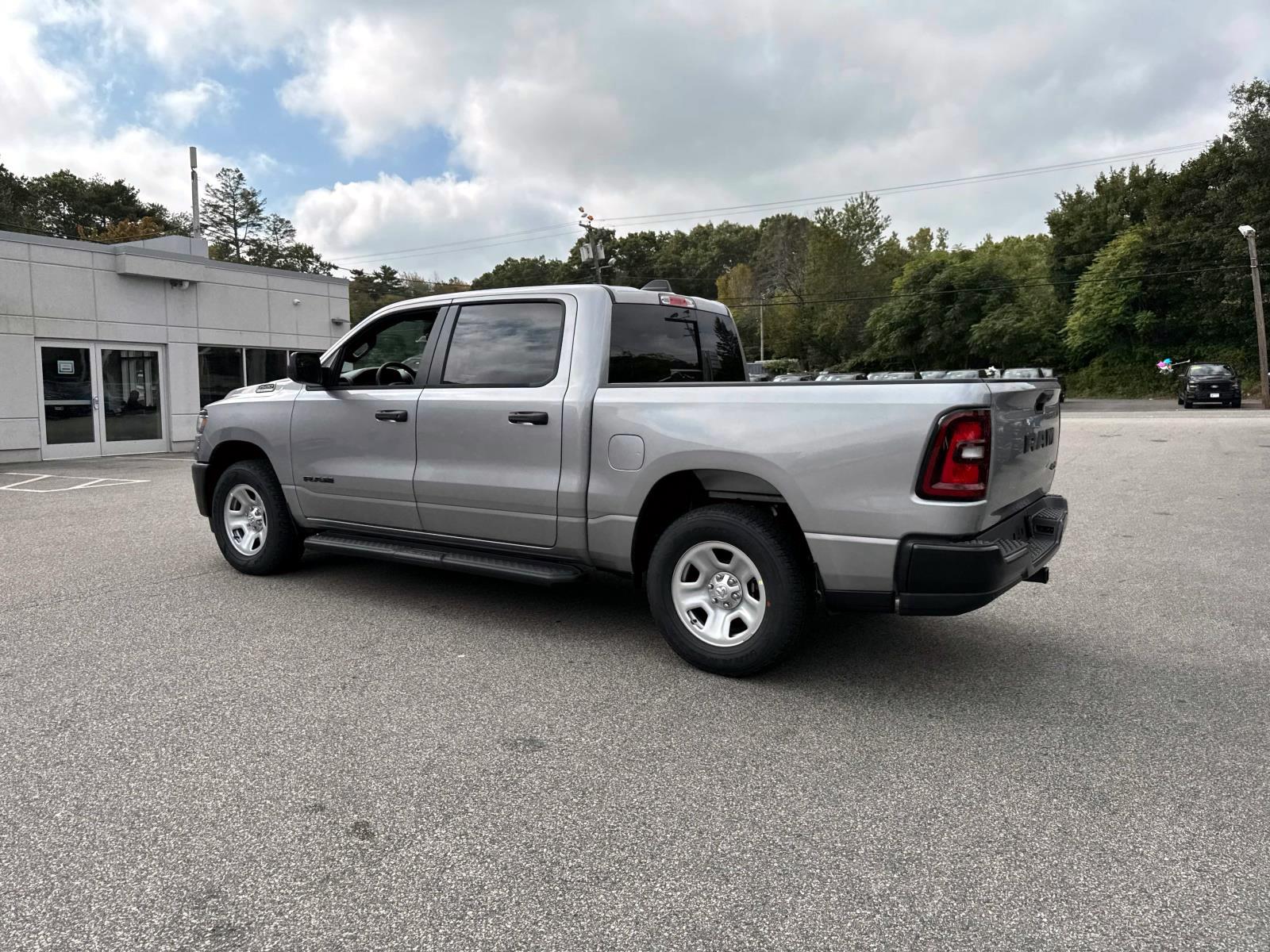 2025 Ram 1500 Tradesman photo 3