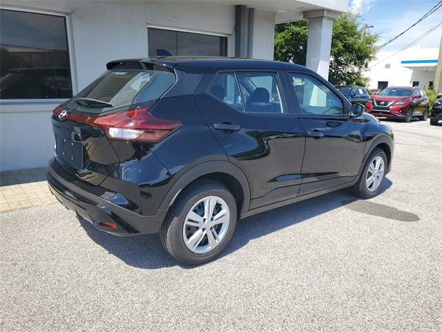 2025 Nissan Kicks Play S photo 3