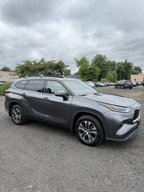 2021 Toyota Highlander XLE's photo
