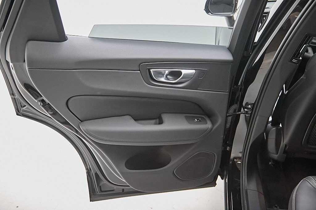 2026 VOLVO XC60 - Image 17