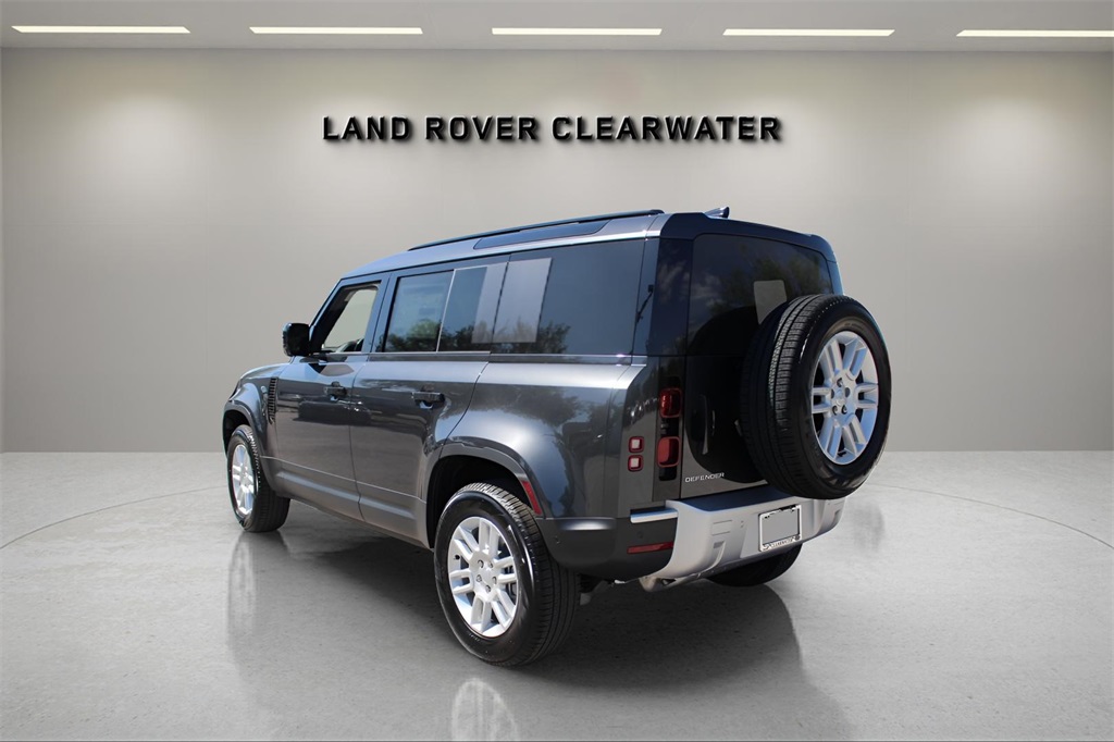 2025 Land Rover Defender 110 S photo 3
