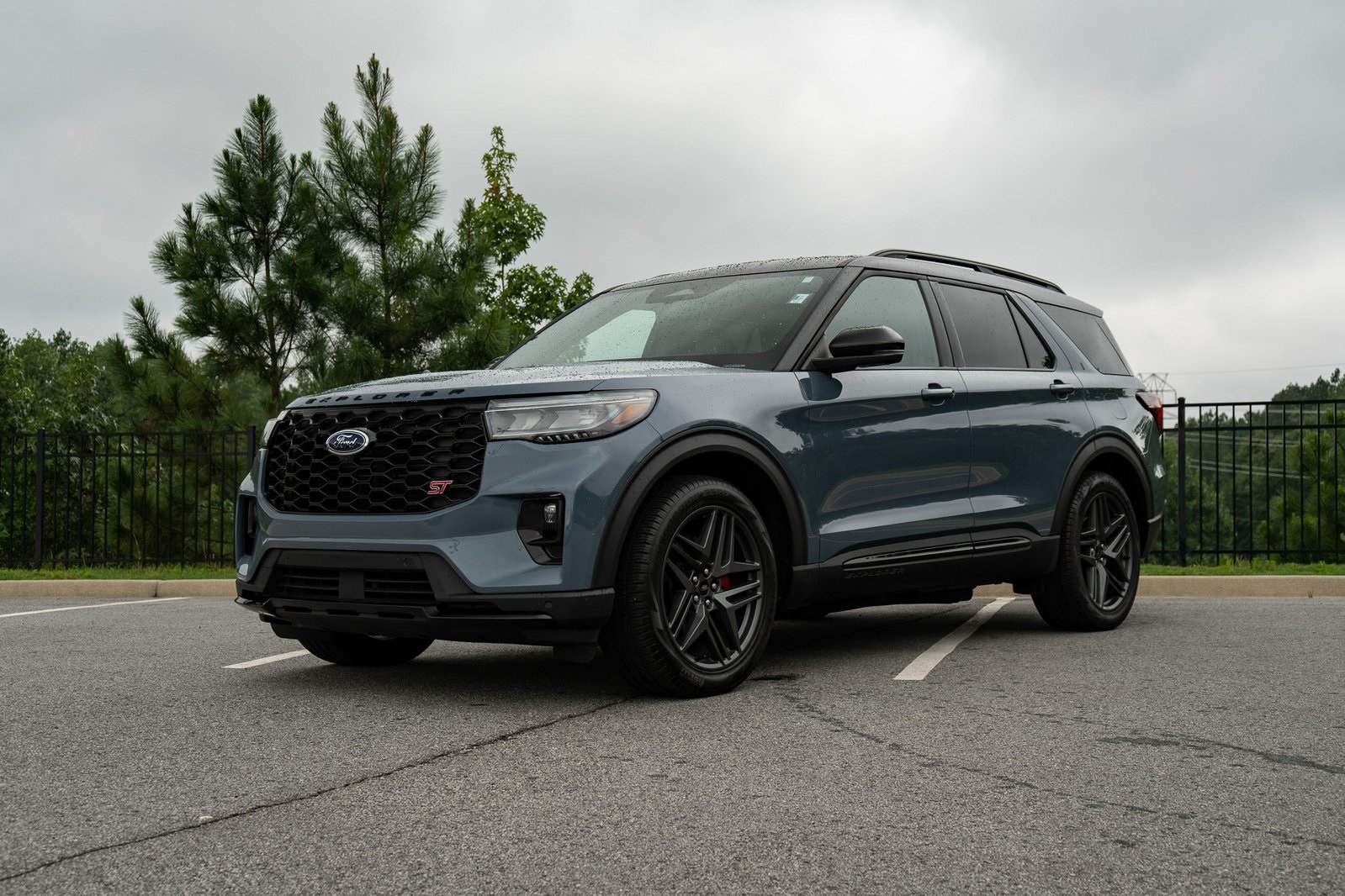 2025 Ford Explorer ST photo 4