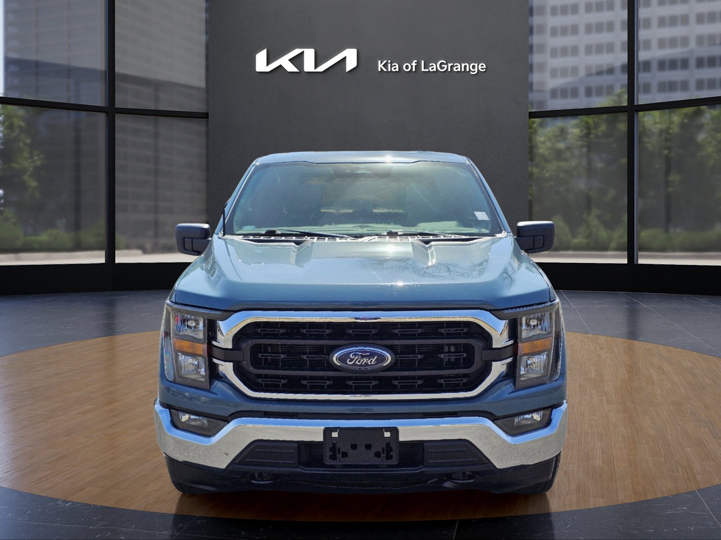 2023 Ford F-150 XLT photo 2