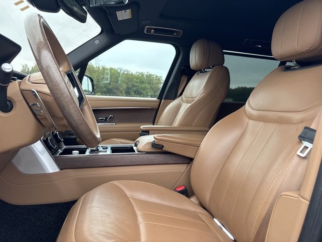 2023 Land Rover Range Rover SE photo 3