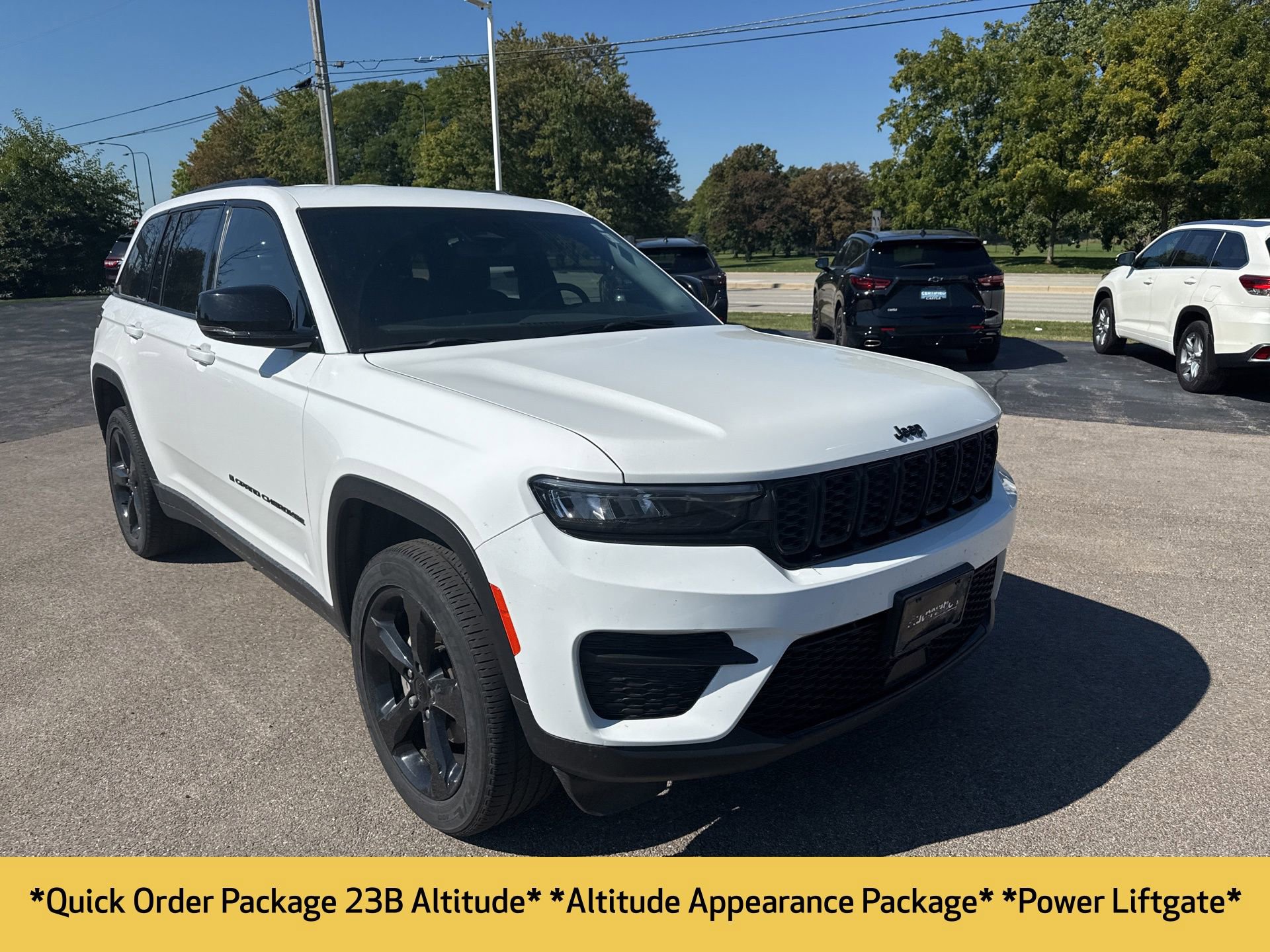 2023 Jeep Grand Cherokee Altitude photo 3