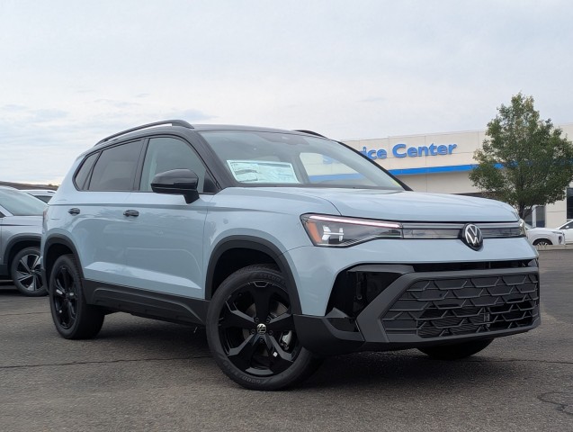 2025 Volkswagen Taos SE Black