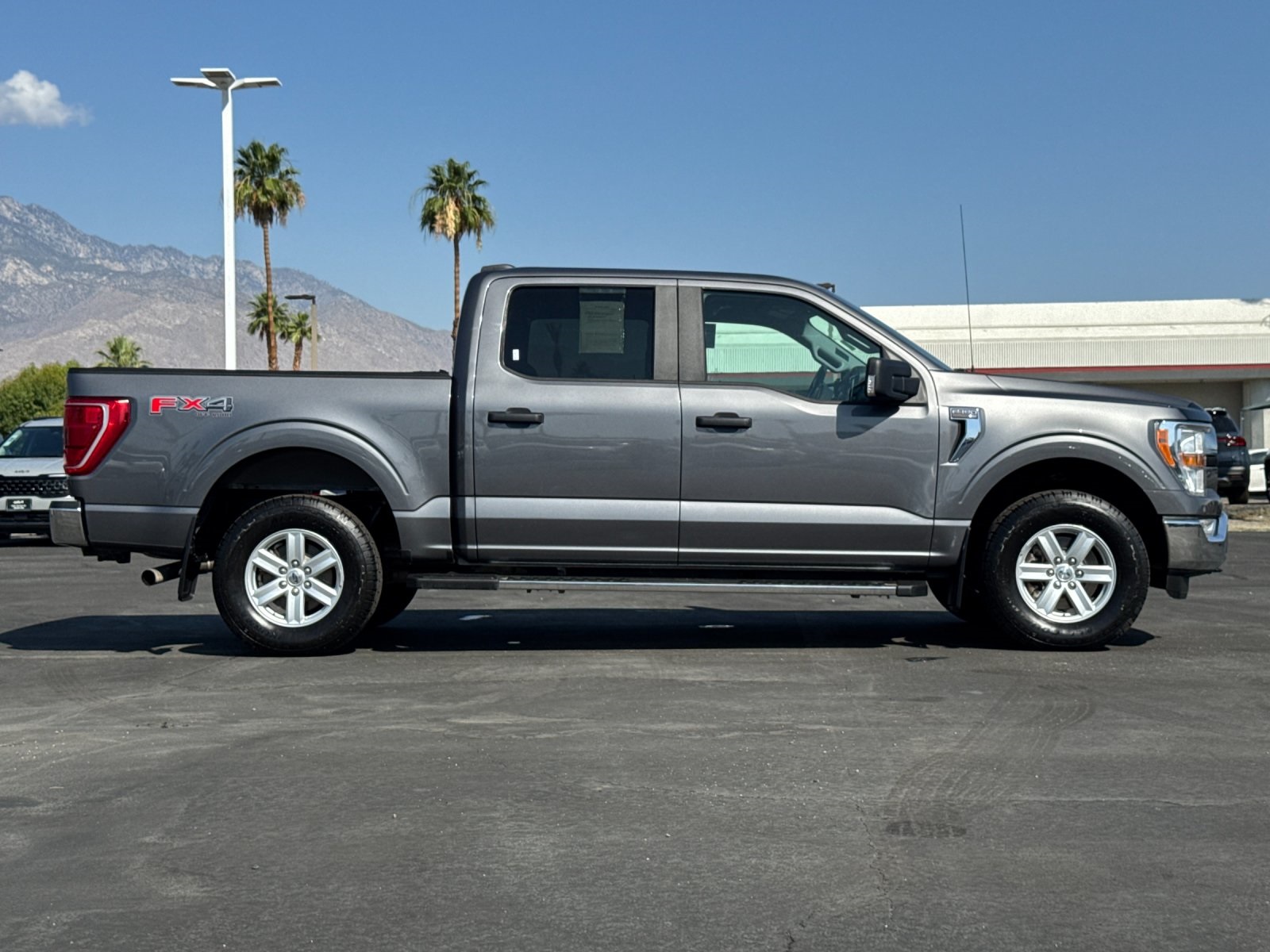 2021 Ford F-150 XLT photo 2
