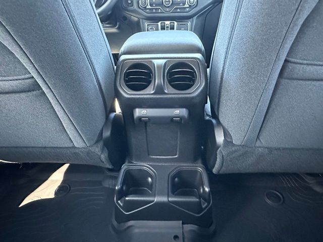 2025 Jeep Wrangler Sport photo 31