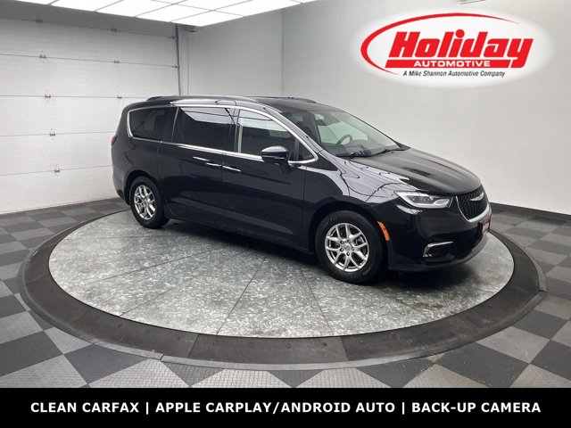 2021 Chrysler Pacifica Touring's photo