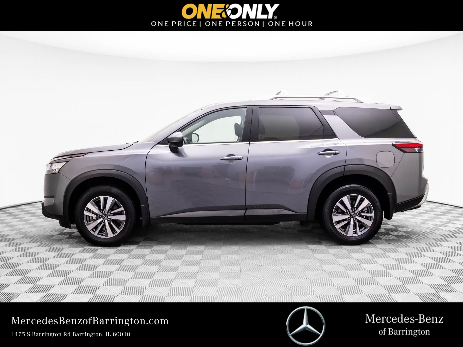 2022 Nissan Pathfinder SL photo 2