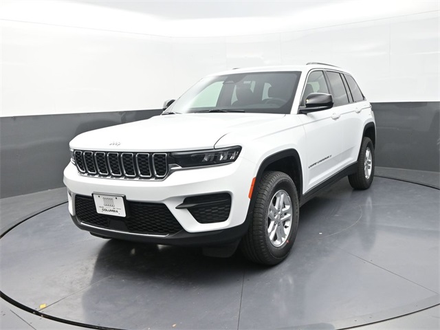 2025 Jeep Grand Cherokee Laredo photo 3