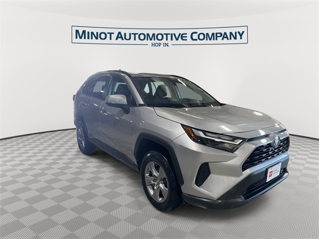 2022 Toyota RAV4 XLE photo 2