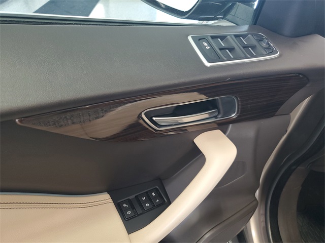 2017 Jaguar F-PACE Prestige photo 8