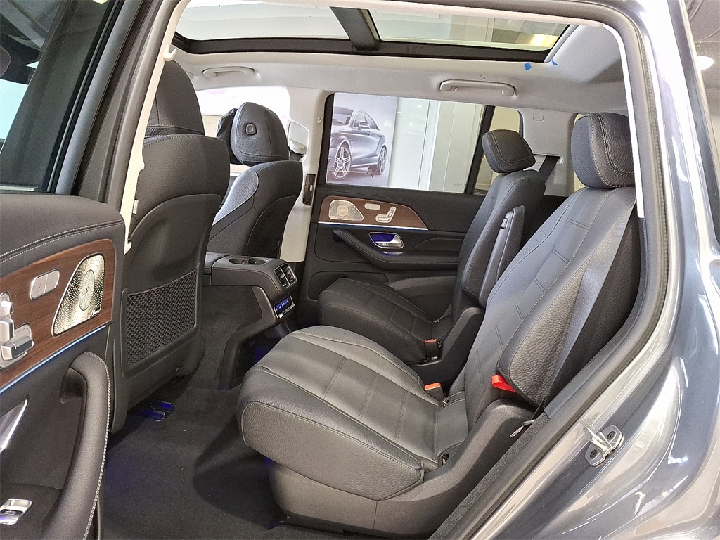 2025 Mercedes Benz GLS 450 4MATIC photo 5