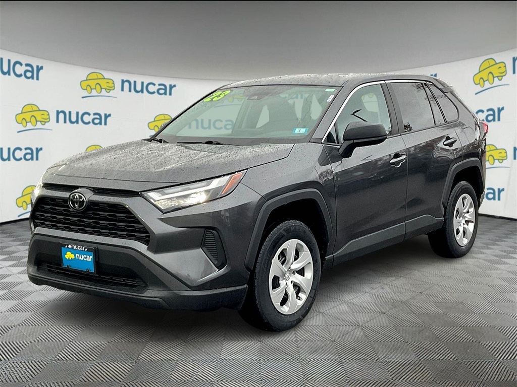2023 Toyota RAV4 LE photo 3