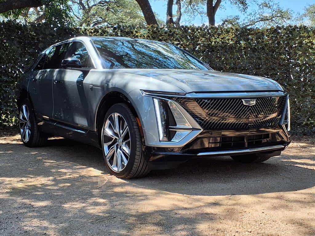 2024 Cadillac Lyriq Luxury photo 3