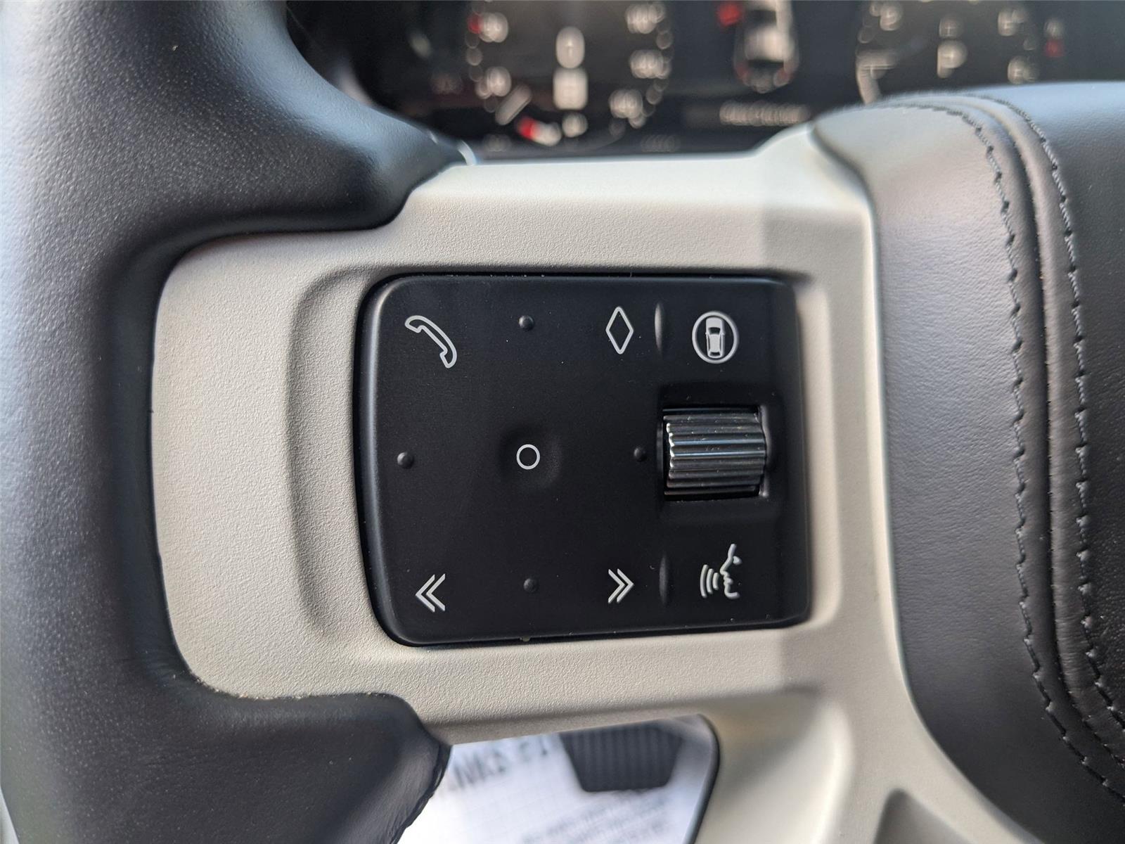 2024 Land Rover Defender X-Dynamic SE photo 15