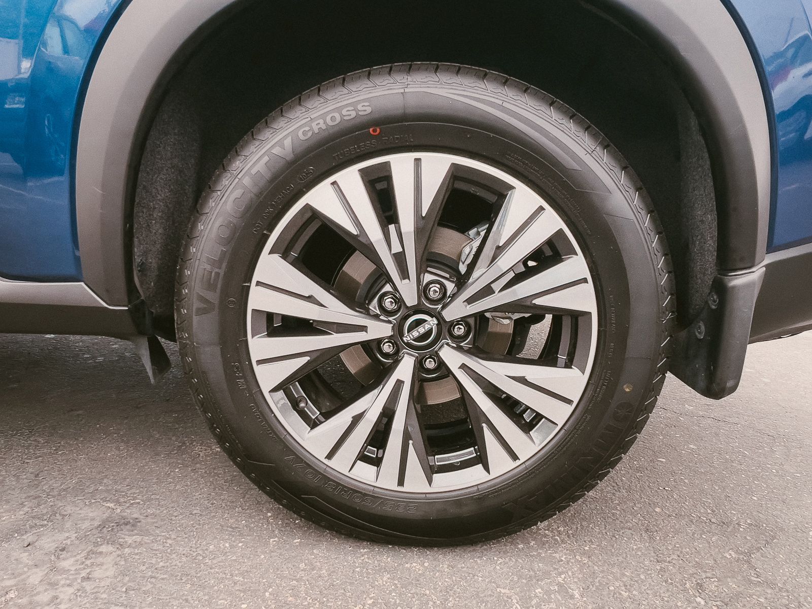 2023 Nissan Rogue SV photo 4