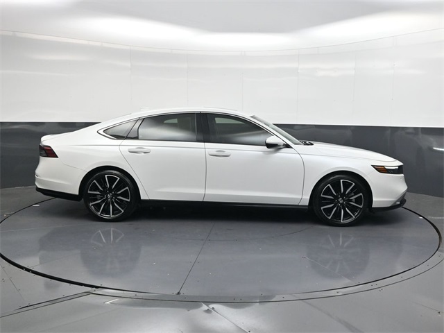 2023 Honda Accord Hybrid Touring photo 3