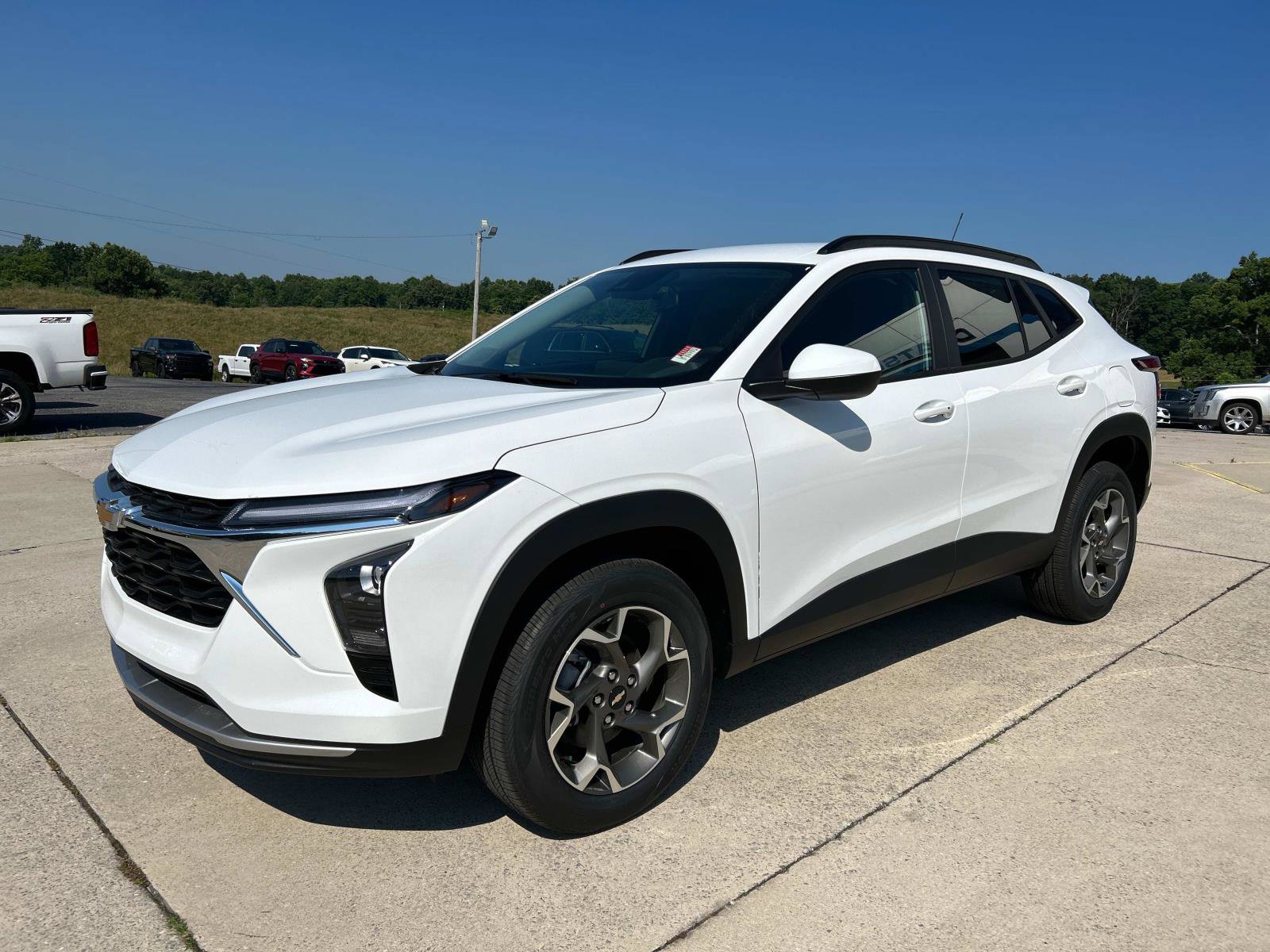 2025 Chevrolet Trax LT photo 8