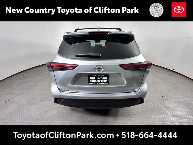 2023 Toyota Highlander XLE photo 4