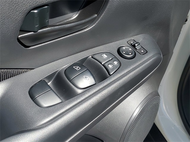 2025 Nissan Kicks Play S photo 12