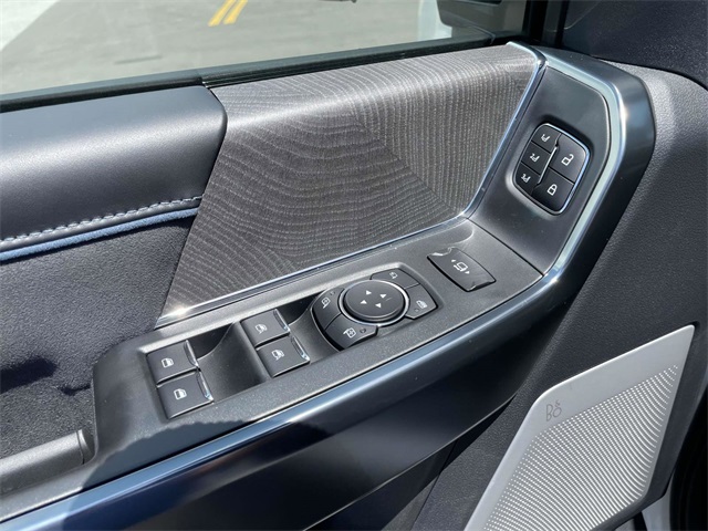 2025 Ford F-250 Platinum photo 9