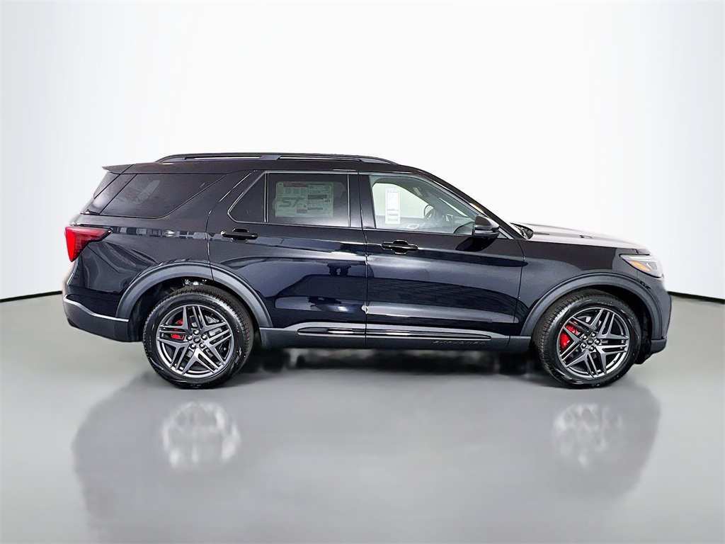 2025 Ford Explorer ST photo 17