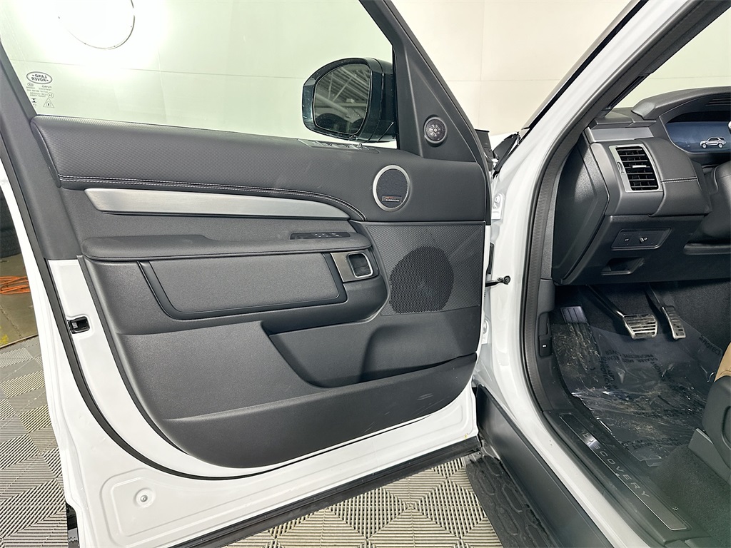 2025 Land Rover Discovery SE photo 21