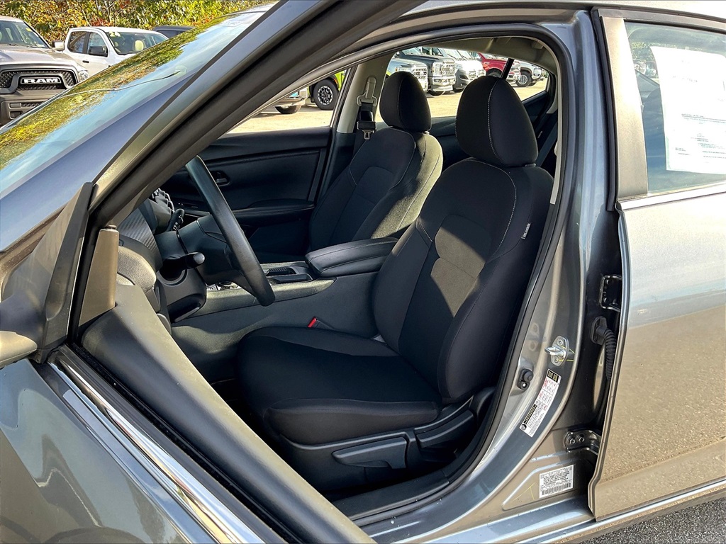 2024 Nissan Sentra S photo 4