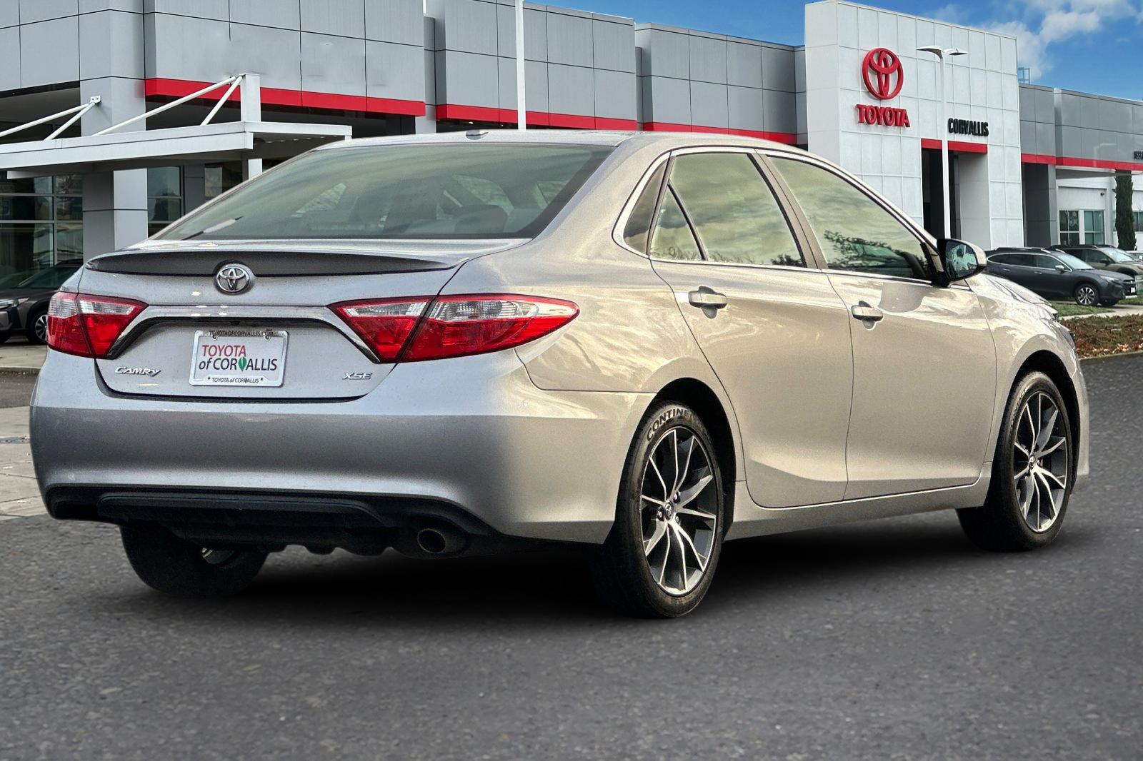 2015 Toyota Camry XSE photo 3