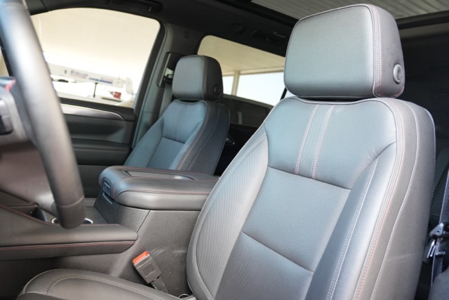 2023 Chevrolet Suburban RST photo 18