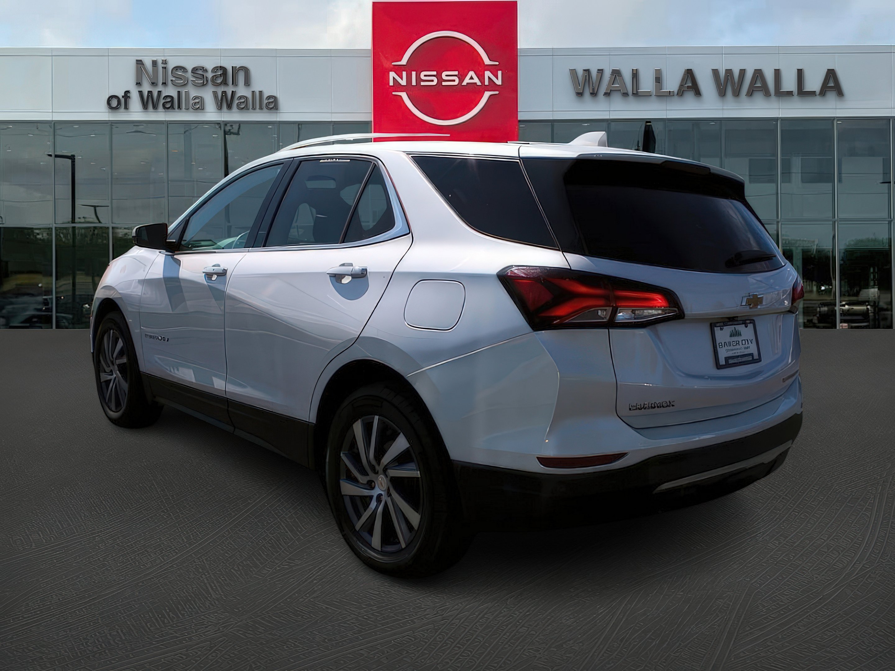 2021 Chevrolet Equinox LS photo 2