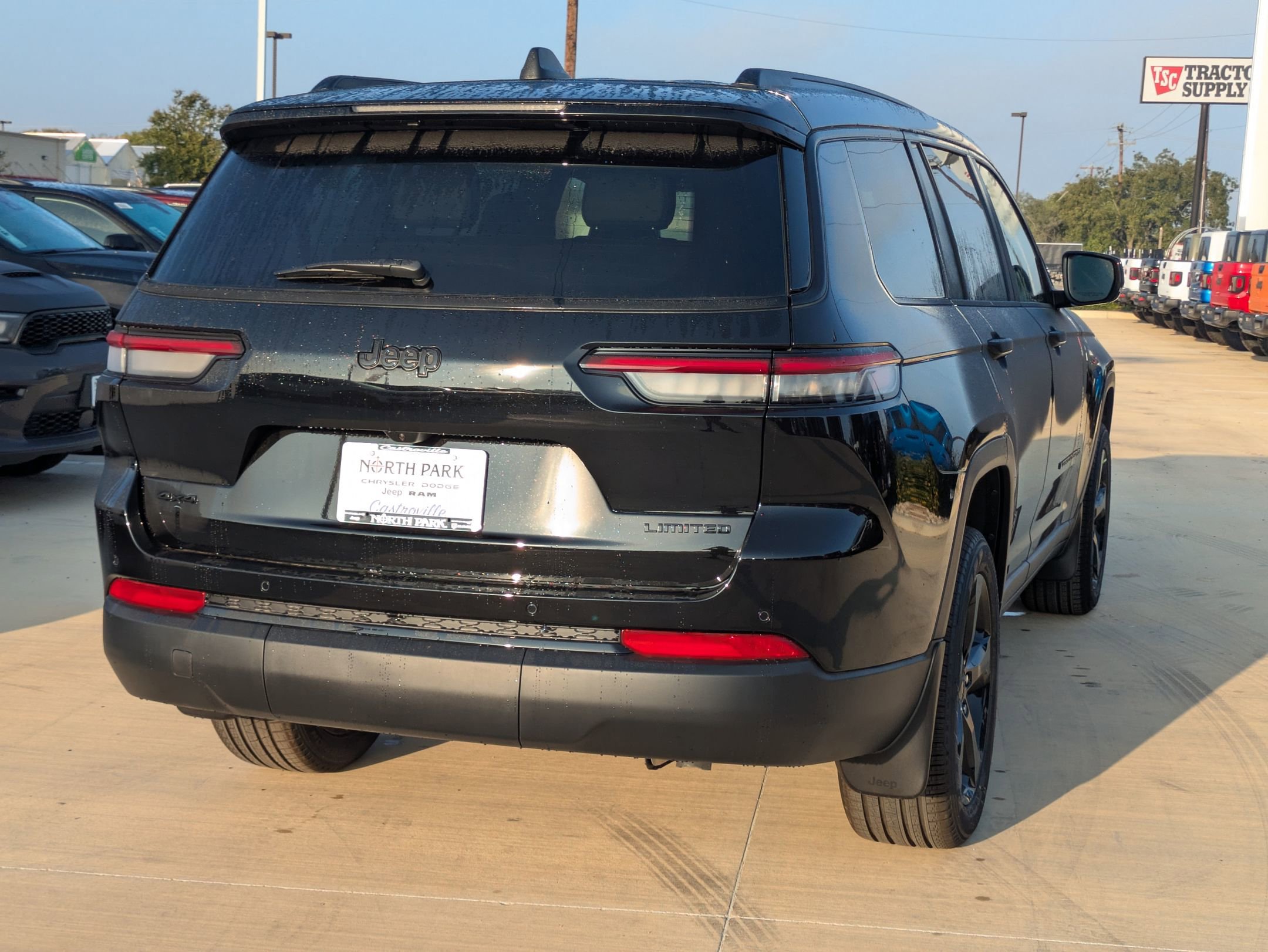 2025 Jeep Grand Cherokee Limited photo 2
