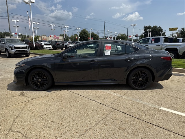 2025 Toyota Camry SE photo 5