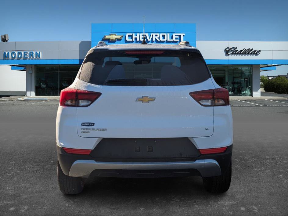 2023 Chevrolet Trailblazer LT photo 2
